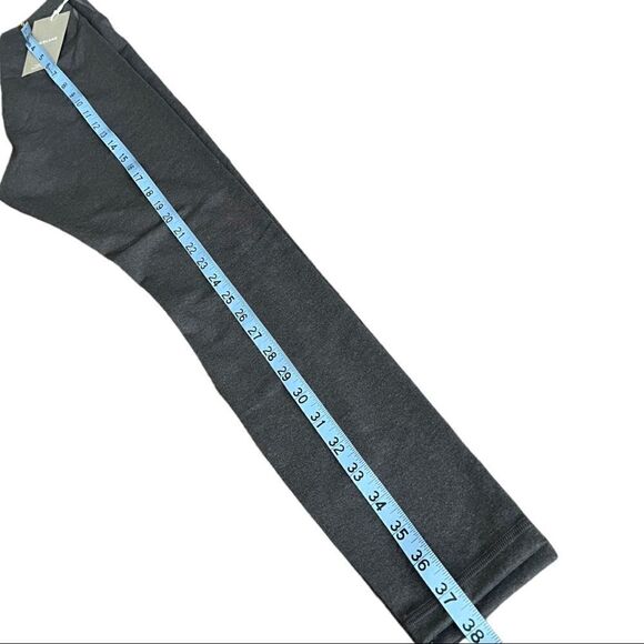 EVERLANE Perform Legging in Grey - Picture 2 of 8